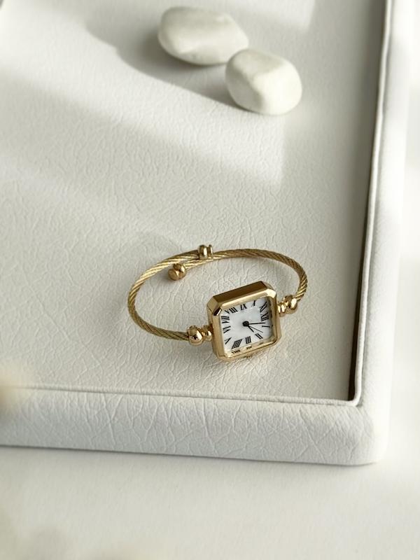 ساعت بنگلی مربع طلایی