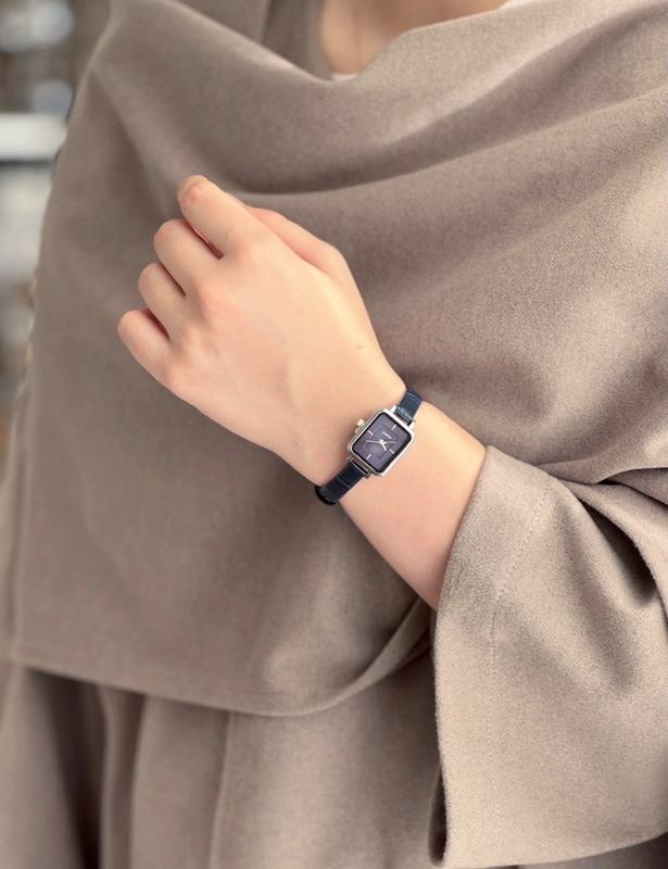 دنیل چرمی سرمه ای مینیمال