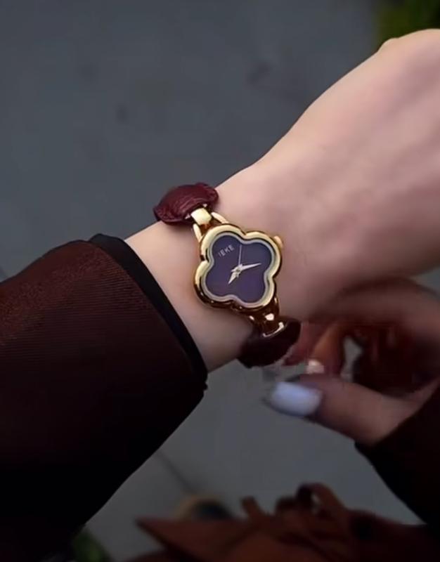 ساعت ونکلیف زرشکی