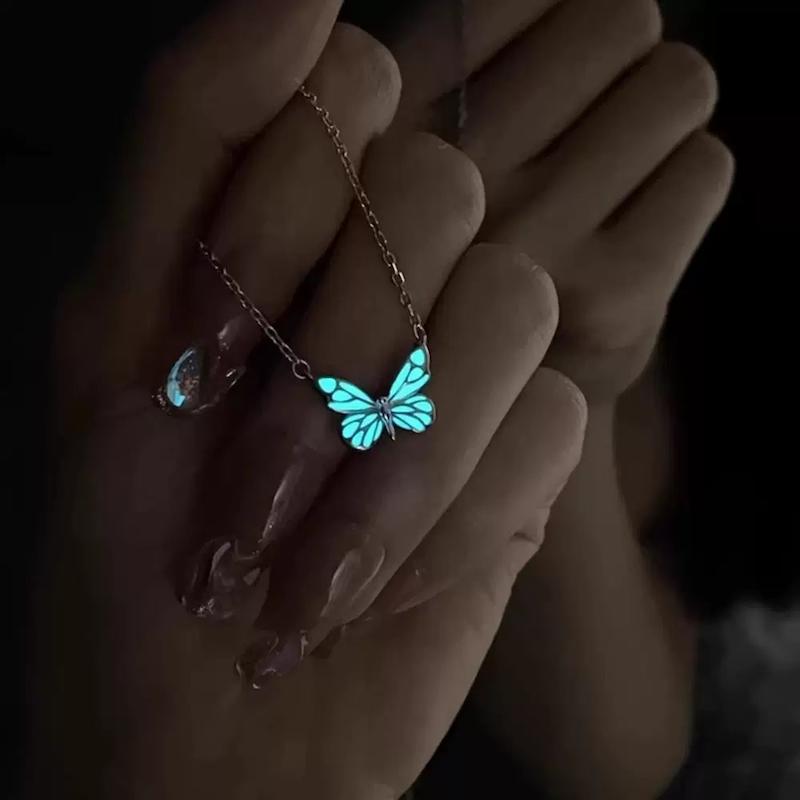 گردنبند پروانه  شب تاب