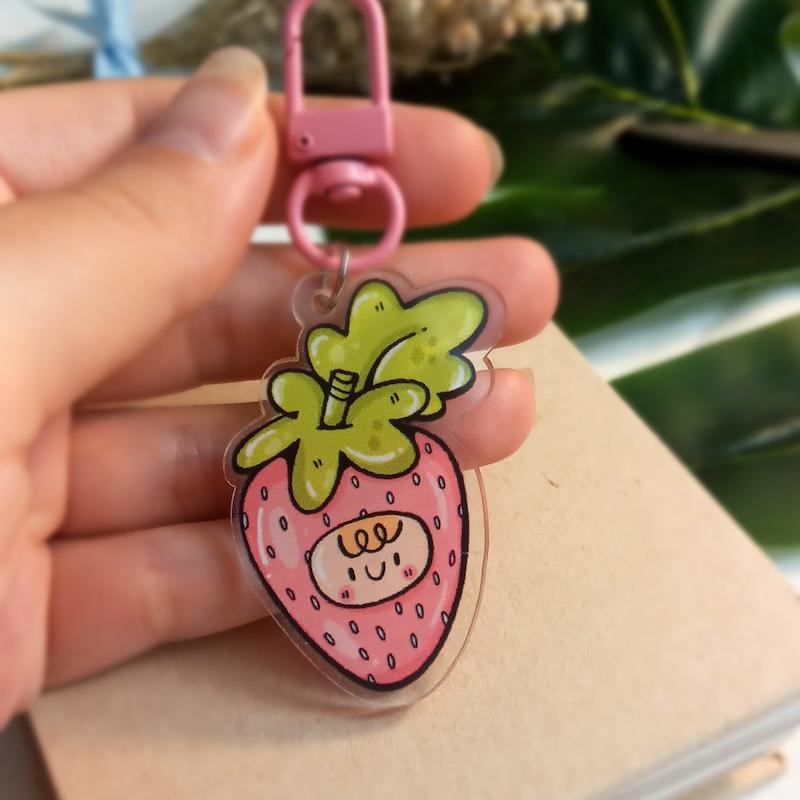 آویز/ توت‌فرنگی جان