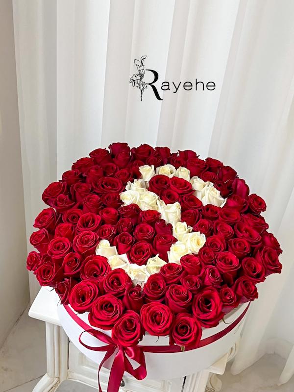 باکس گل VIP رایحه( با حرف دلخواه)