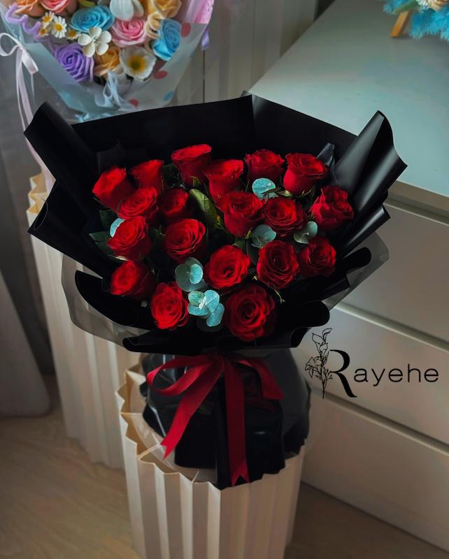 دسته گل رز همتا