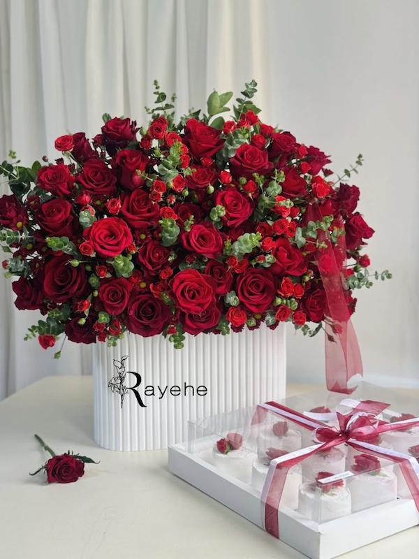باکس گل و کیک ماهورا