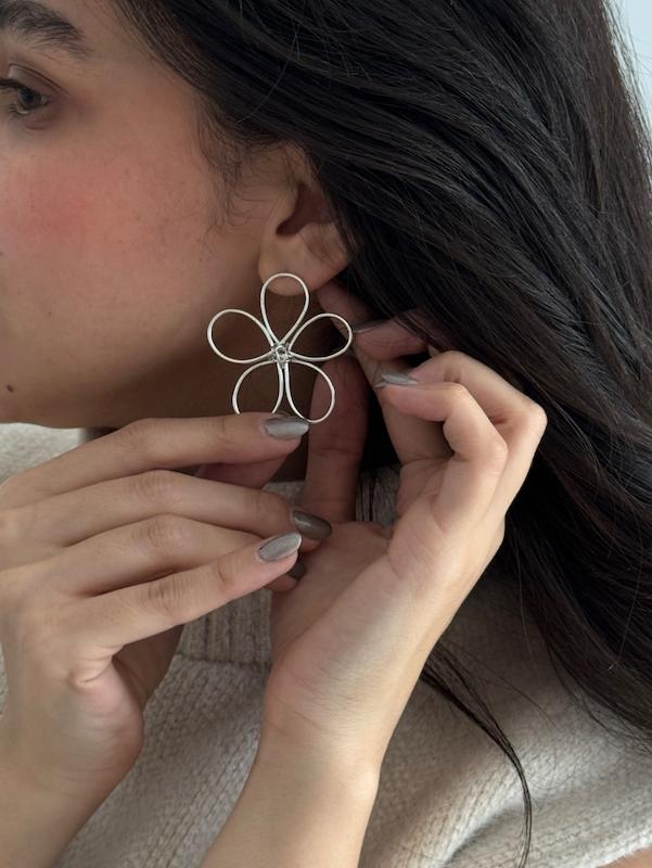 گوشواره گل همیشه بهار