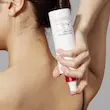 اسپری بدن ضدجوش و تسکین‌دهنده Medicube مدی کیوب مدل Red Clear Cica مناسب کاهش التهاب صورت و بدن
