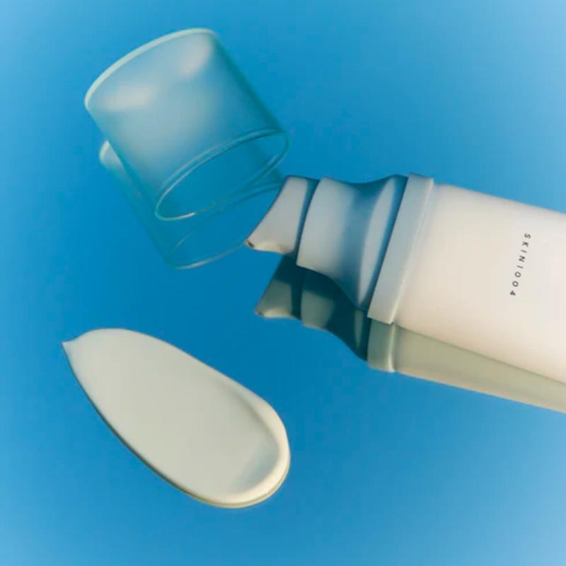 ضدآفتاب سنتلا اسکین 1004 بی رنگ SPF50 حجم ۵۰ میل
