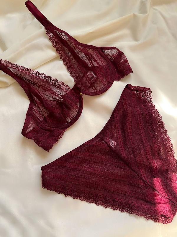 ست سوتین‌وشورت زرشکی fandago ازبرند وایت🥀