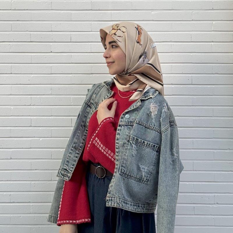 روسری اسبي کرم