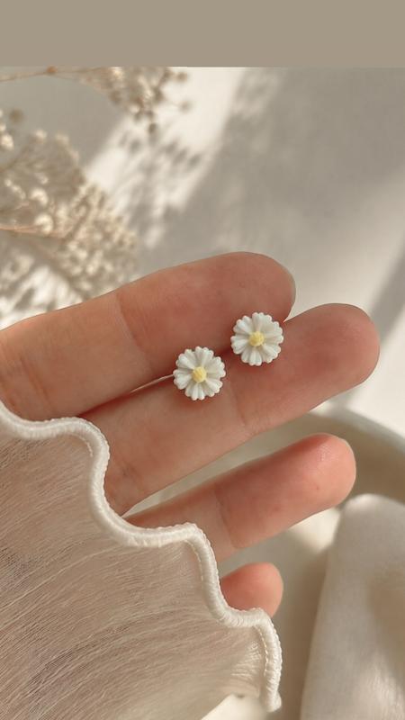 گوشواره بابونه میخی 