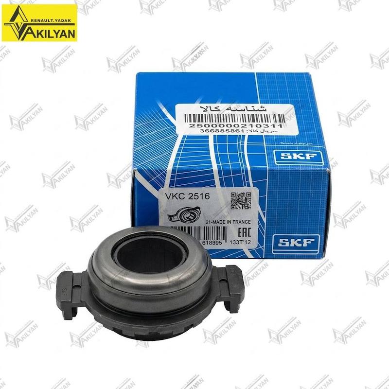 بلبرینگ کلاچ SKF پژو ۴۰۵ و جعبه آبی کد VKC 2516 جعبه بلبرینگ کلاچ SKF کد VKC 2516 ساخت فرانسه بلبرینگ کلاچ SKF داخل بسته‌بندی پلاستیکی نمای پشت بلبرینگ کلاچ SKF پژو ۴۰۵ با پایه و زبانه‌های اتصال نمای جانبی بلبرینگ کلاچ SKF و سطح فلزی تماس نمای روبه‌رو بلبرینگ کلاچ SKF با کد حک‌شده روی بدنه
