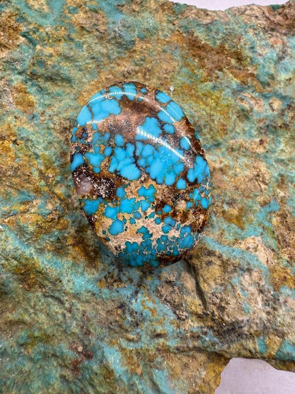 فیروزه آبی رگه طلایی 