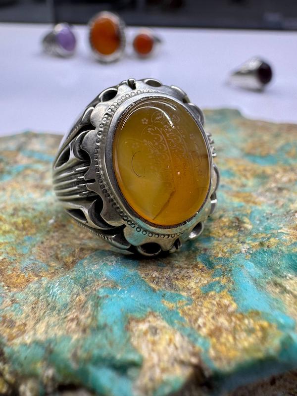 انگشتر عقیق پرتقالی خطی 