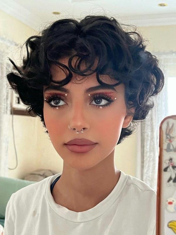 نگین چسبی میکاپ و مو و ناخن و پیرسینگ بینی فیک