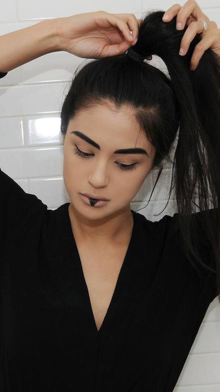 رژ استیکی مشکی Julystar