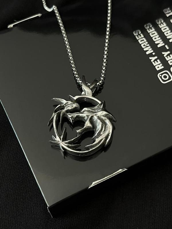 گردنبند گرگ ویچر استیل 316 L