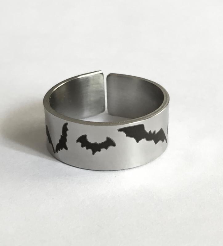 انگشتر خفاش 🦇🖤