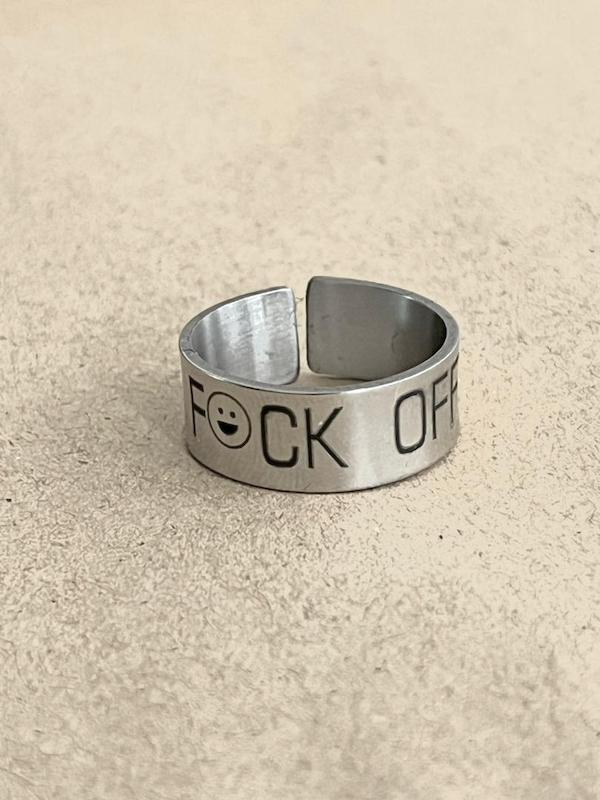 انگشتر fuck off 🤐