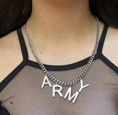 گردنبند ARMY با کارتیر 