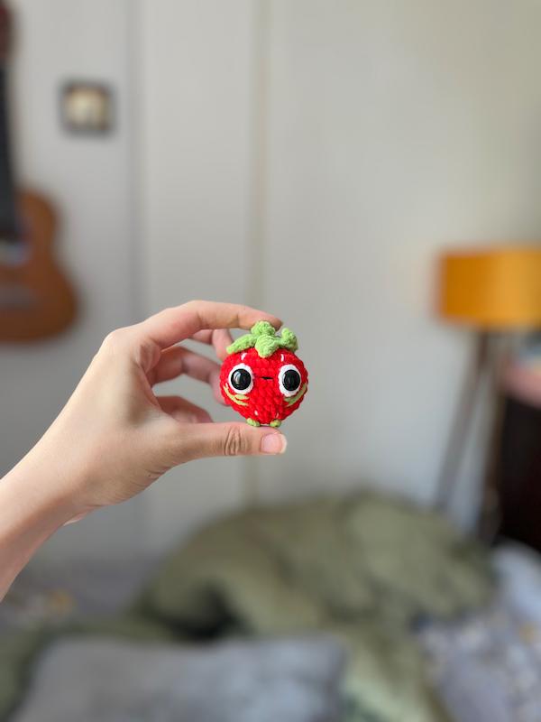 آویز فرنگیس منزوی🍓