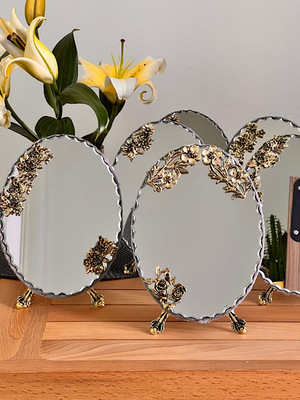 آینه رومیزی گل طلایی