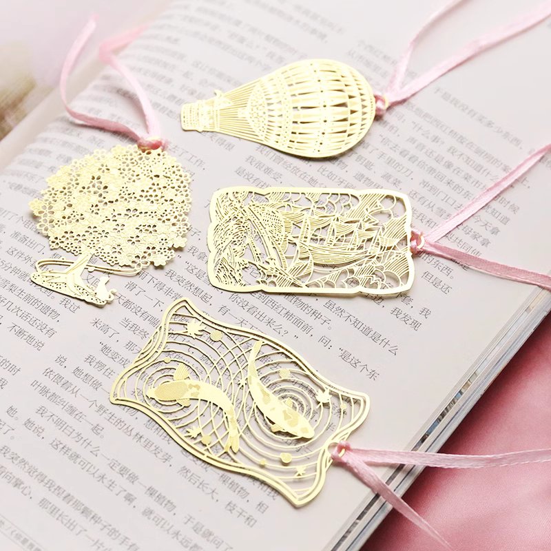 مجموعه نشانگرهای طلایی روبان دار