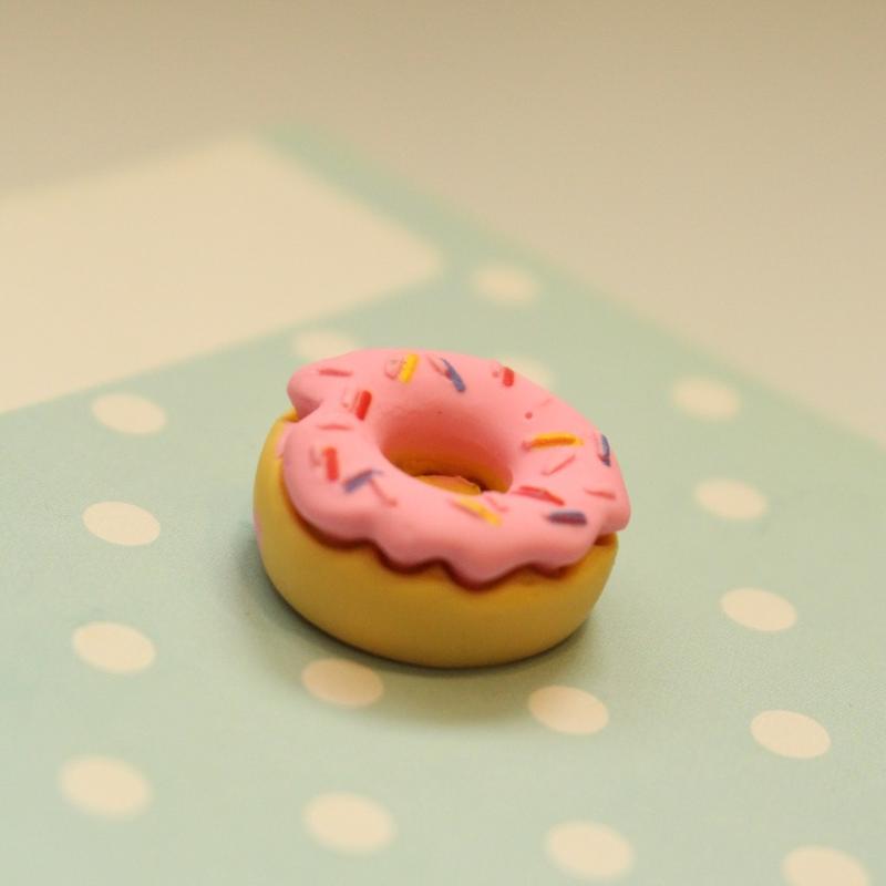 پین دونات صورتی