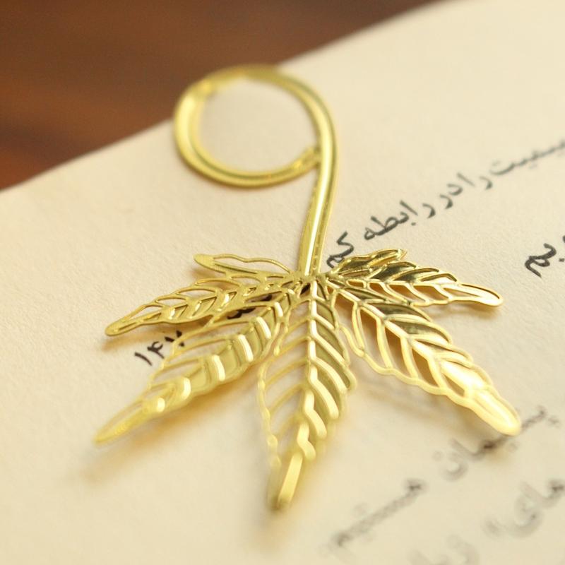 نشانگر برگ درخت افرا