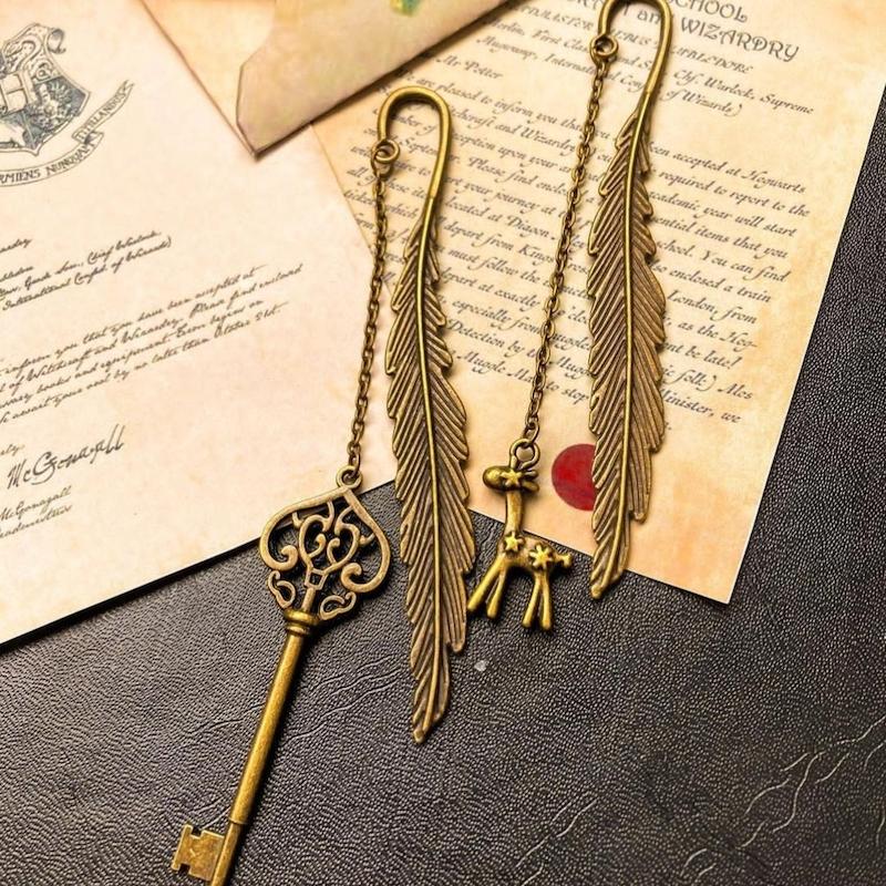 مجموعه نشانگرهای آویزدار برنزی و نقره ای