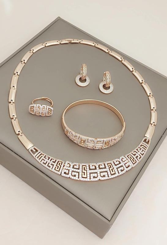 سرویس ژوپینگ طرح ورساچه مشابه طلا