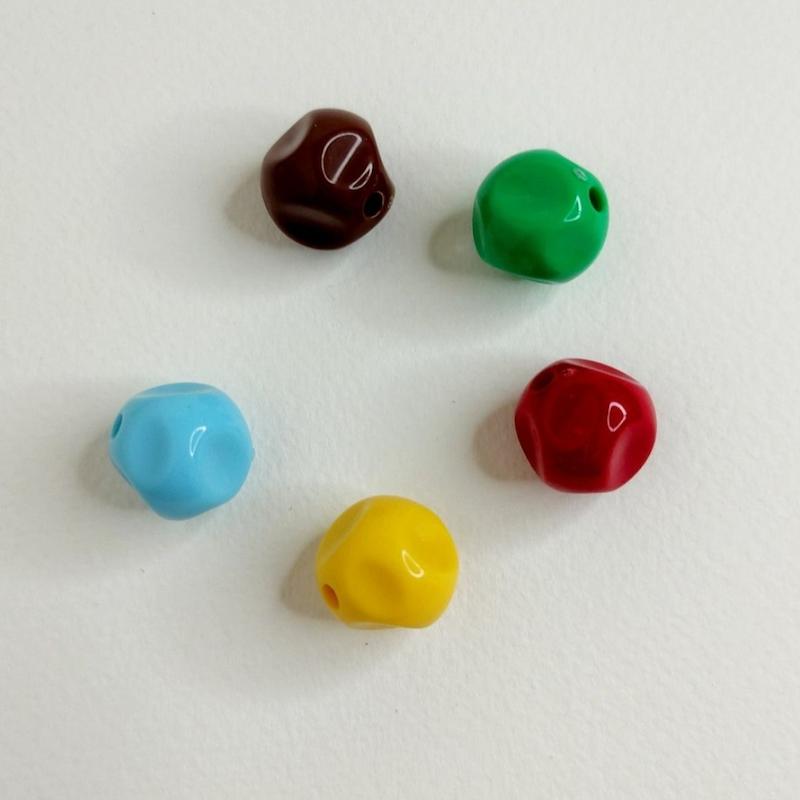 مهره‌های رنگی دفرمه