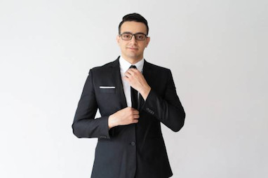 آموزش مرحله به مرحله بستن کراوات مردانه