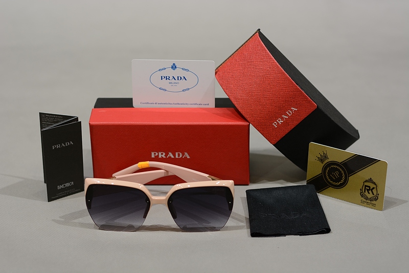 عینک آفتابی پرادا،عینک prada،عینک دودی پرادا ،Prada،عینک افتابی زنانه پرادا،عینک افتابی زنانه صورتی prada