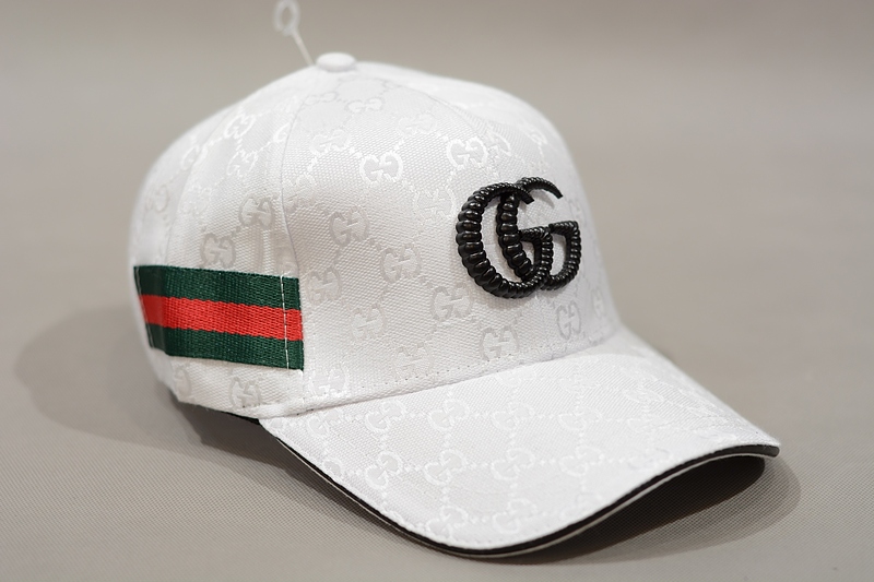 کلاه کپ سفید  gucci گوچی ،کلاه کپ مردانه و زنانه Gucci،کلاه کپ مردانه گوچی سفید حک دار