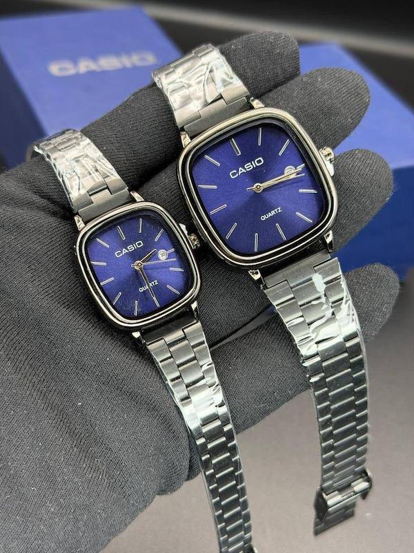 نمای نزدیک ساعت‌های ست مربعی