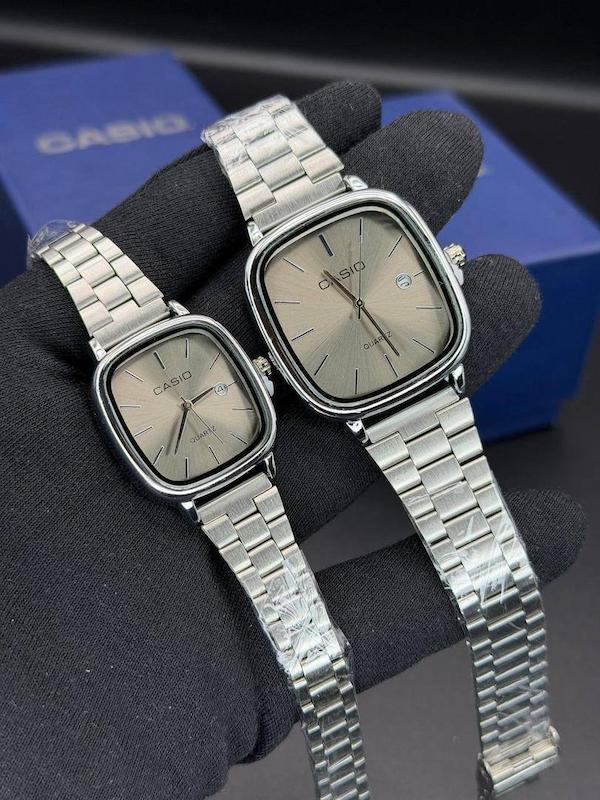 ست ساعت مچی زنانه و مردانه Casio های‌کپی مدل Old Money مربعی موتور ژاپنی ست کلاسیک و شیک شیری