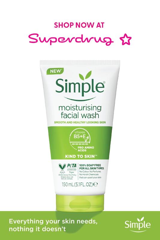 ژل شست و شو سیمپل Simple مدل moisturising