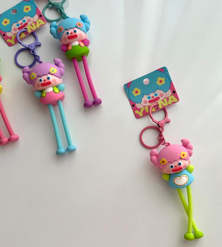 جاکلیدی ، آویز کیف عروسکی دختر پا دراز👧🏻🧸🎀