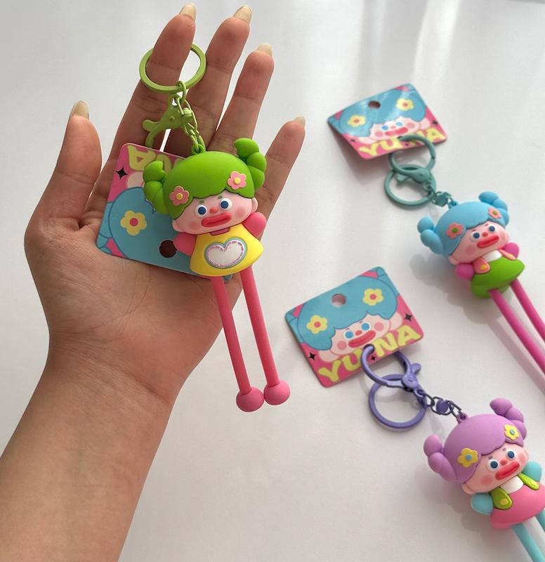 جاکلیدی ، آویز کیف عروسکی دختر پا دراز👧🏻🧸🎀