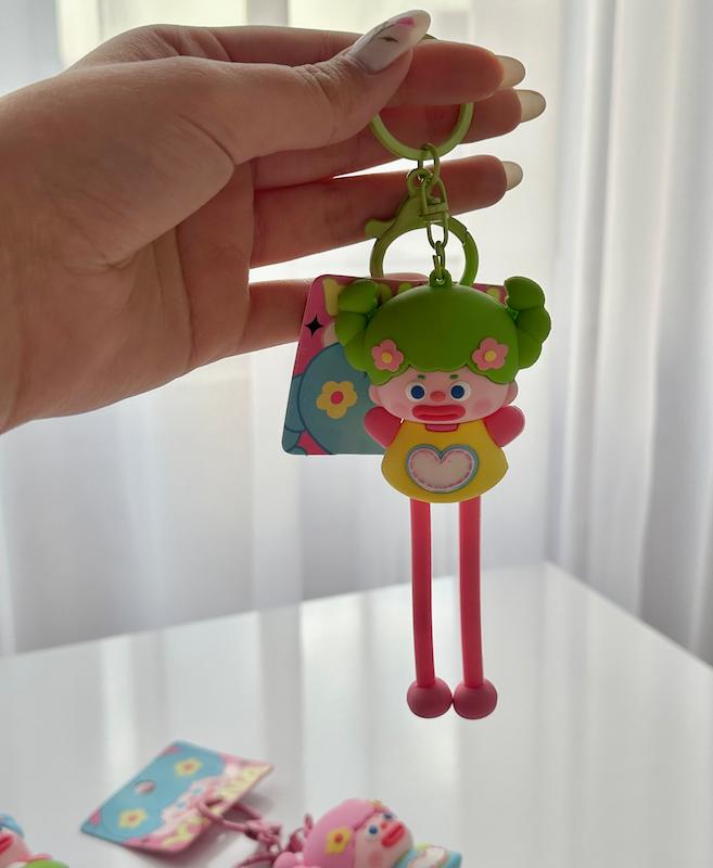 جاکلیدی ، آویز کیف عروسکی دختر پا دراز👧🏻🧸🎀