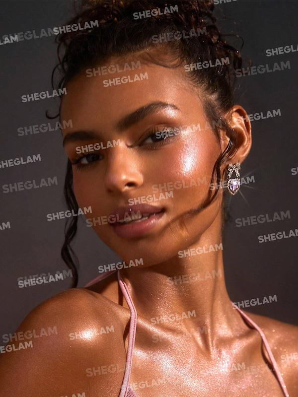 اسپری هایلایتر بدن هلو کیتی Hello Kitty مدل Bow-Utiful شیگلم SHEGLAM