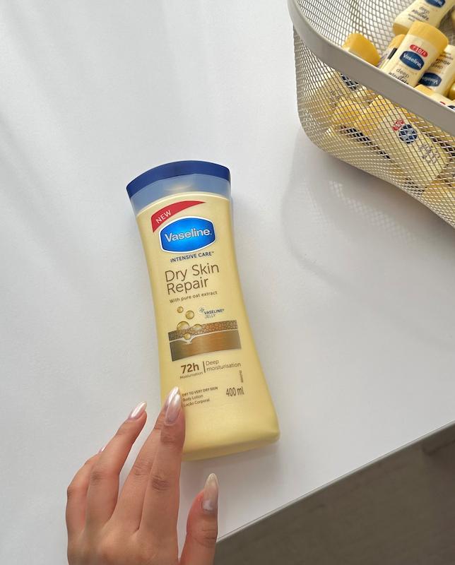 لوسیون بدن وازلین Vaseline مدل Dry Skin Repair🧈