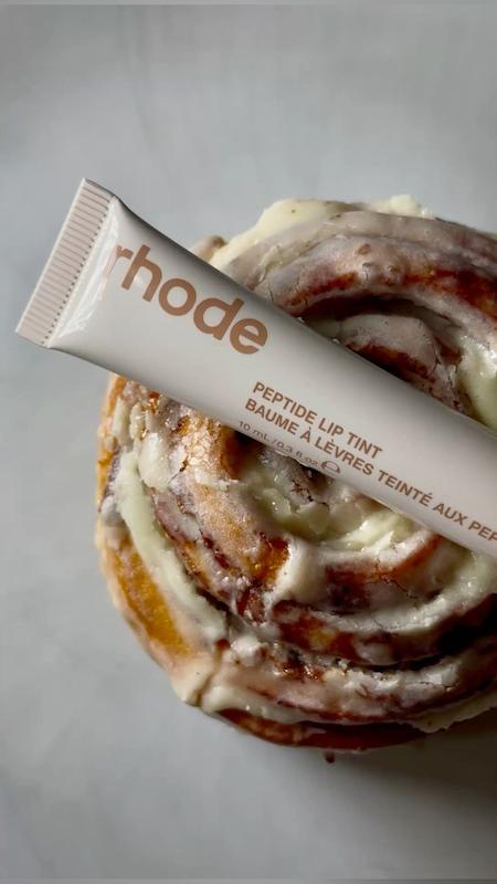 لیپ گلاس cinnamon roll rhode🥯