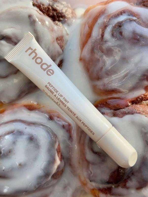 لیپ گلاس cinnamon roll rhode🥯
