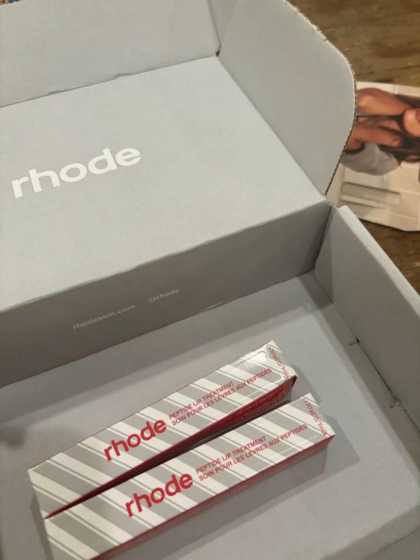 لیپ گلاس peppermint glaze rhode🍒