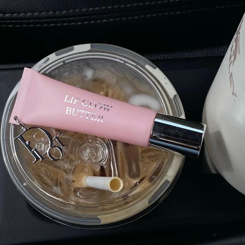 لیپ باتر آویزدار دیور Dior🥯
