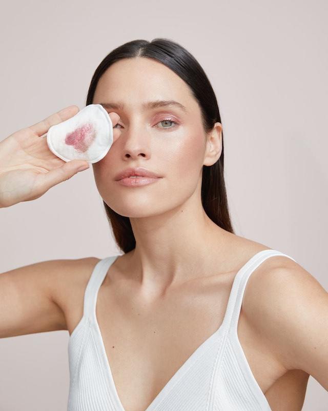 میسلارواتر سیمپل Simple micellar water