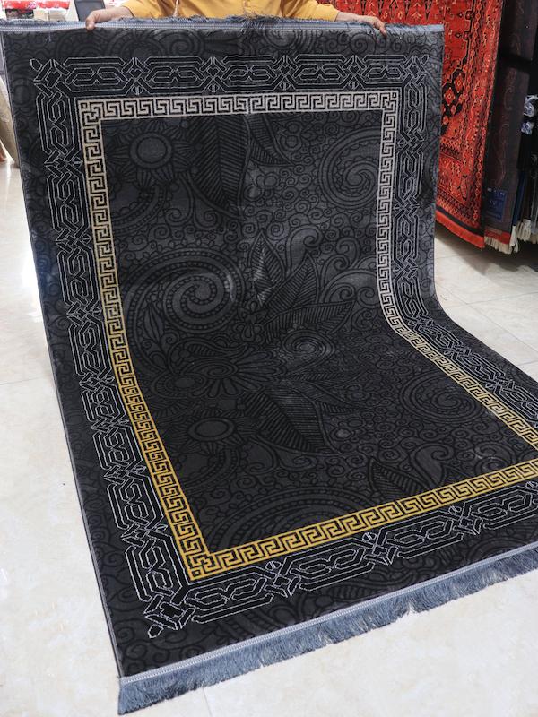 فرش مدرن ورساچه زمینه مشکی طلایی کد30350