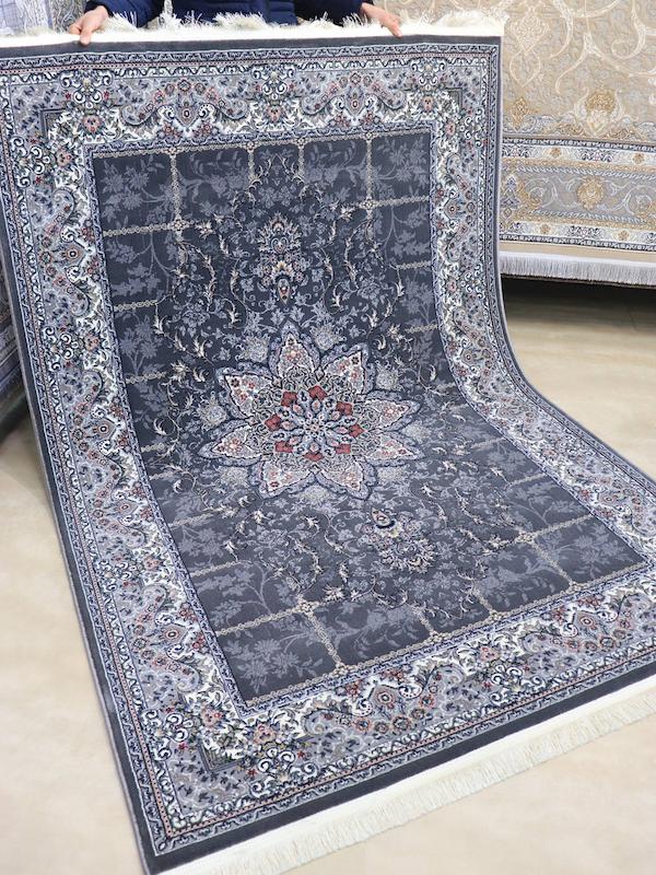 فرش کلاسیک طرح هیوا زمینه دودی 700شانه برند سهند