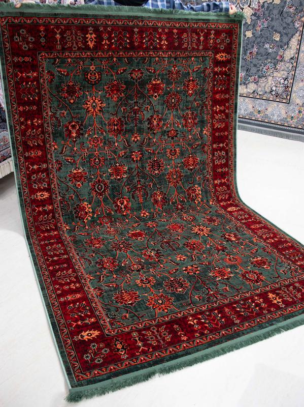 فرش بلوچی زمینه لاکی و سبز 700شانه برند کرامتیان کد 5108B